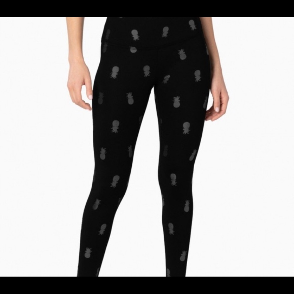 Beyond Yoga Black Pineapple Leggings